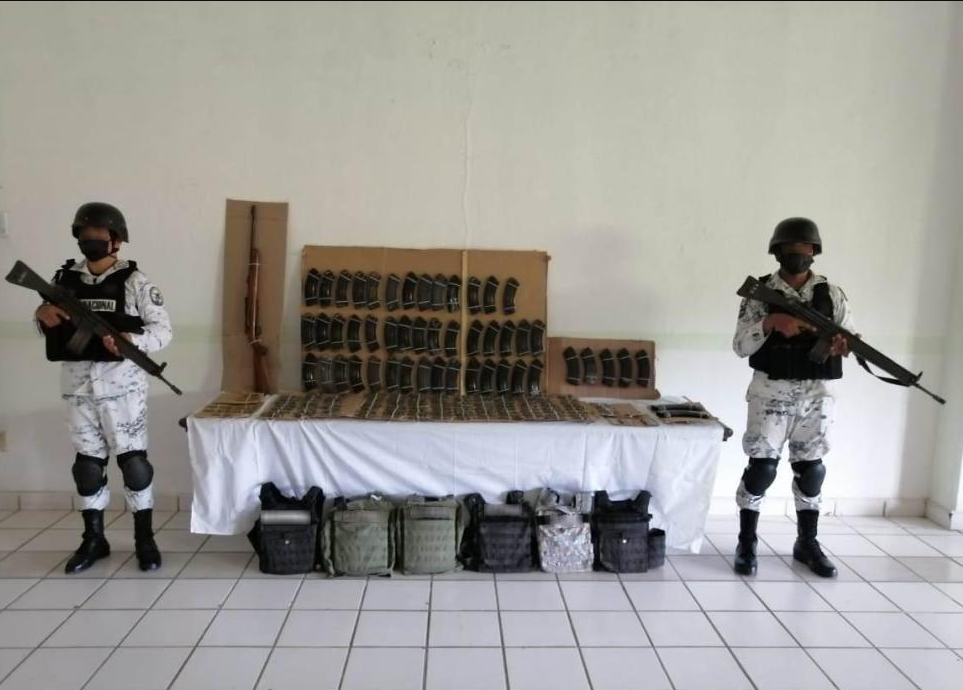 Asegura Guardia Nacional cartuchos útiles, chalecos balísticos y cocaína en Guerrero