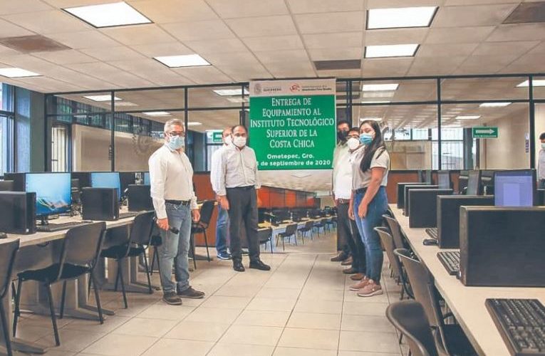 Instituto en Guerrero recibe computadoras