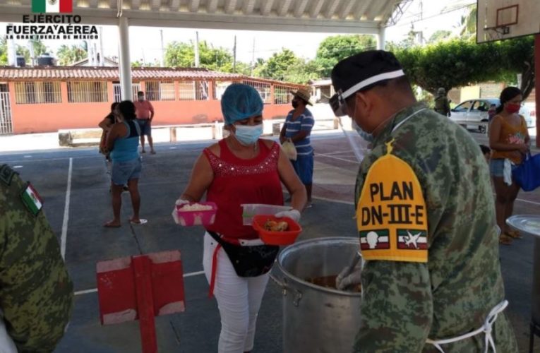 Reciben comida caliente miles de evacuados en Guerrero por huracán Hernán