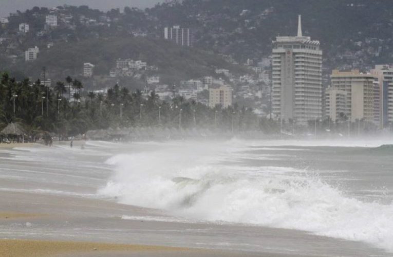 Turista se ahoga en playa Larga de Zihuatanejo, Guerrero