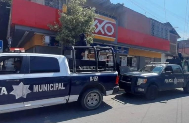 Asaltan 5 tiendas Oxxo en una hora en Guerrero