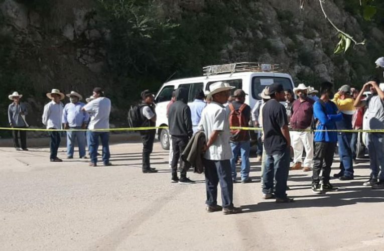 Cierran pobladores indígenas de Tlapa la carretera a Chilapa