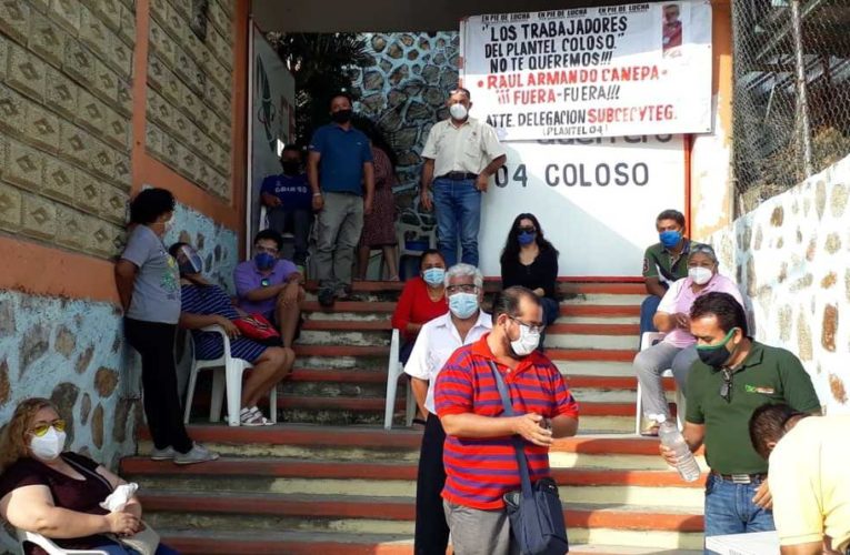 Paran labores maestros del Colegio de Estudios Científicos de Guerrero