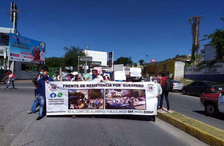 Protestan contra aumento de impuestos en Guerrero