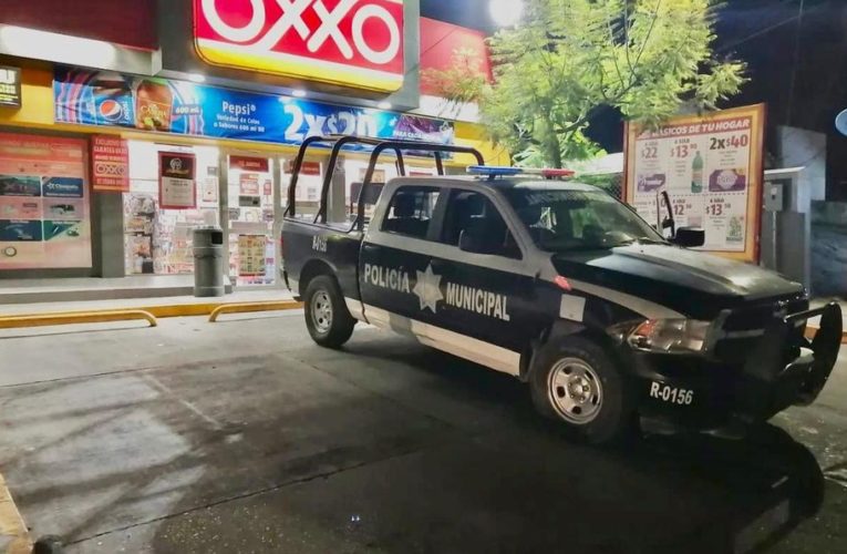 Detienen a menor de 16 años tras asaltar dos tiendas Oxxo en Guerrero