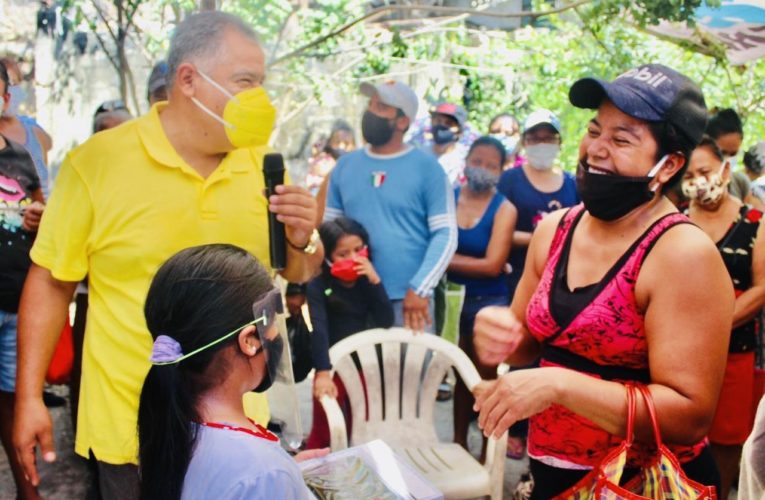 Fortalece Víctor Aguirre bienestar de las familias de Acapulco