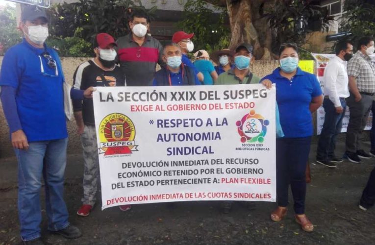 Trabajadores toman oficinas de la Secretaría de Finanzas en Guerrero