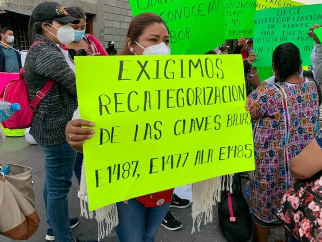 Maestros de Guerrero exigen regularizar nombramientos