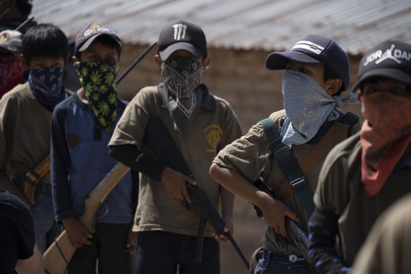 Niños armados en el Estado de Guerrero, en México.MONICA GONZALEZ