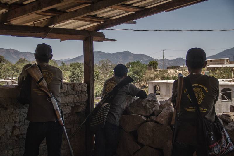 En la comunidad de Ayahualtempa, en el municipio de José Joaquín Herrera, integrantes de la Policía Comunitaria de la Coordinadora Regional de Autoridades Comunitarias (CRAC) marcharon en enero del año pasado por las calles de la comunidad. (Cuartoscuro)