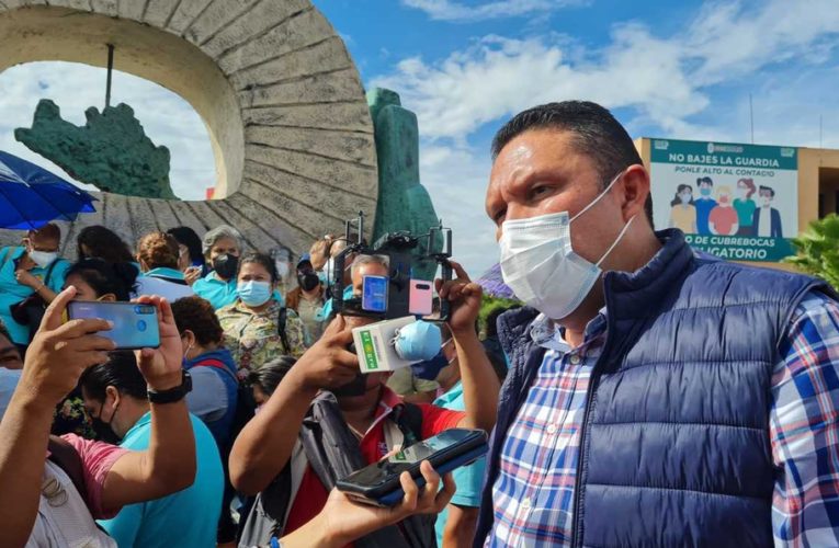 En Guerrero, trabajadores sindicalizados cierran Palacio de Gobierno como protesta