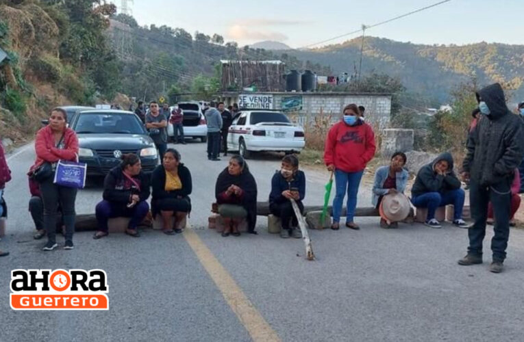 Entradas y salidas bloqueadas por cuarto día consecutivo en Tierra Caliente, Guerrero.