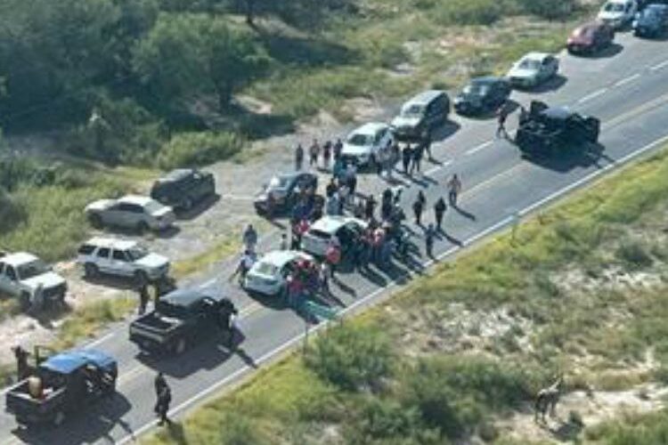 La gobernadora de Guerrero se reúne después de cuatro días con los alcaldes que protestaban en la carretera.