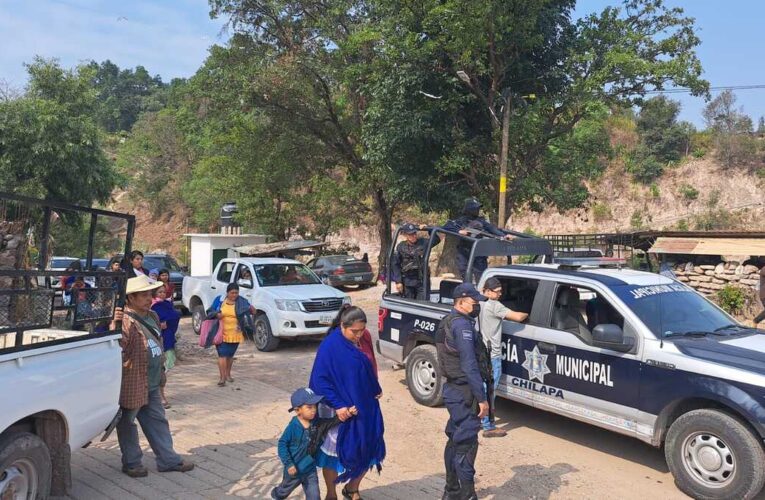 El presidente municipal de Chilapa, Aldy Estaban Román fue retenido junto con varios colaboradores y policías municipales en la comunidad de Alcozacán.