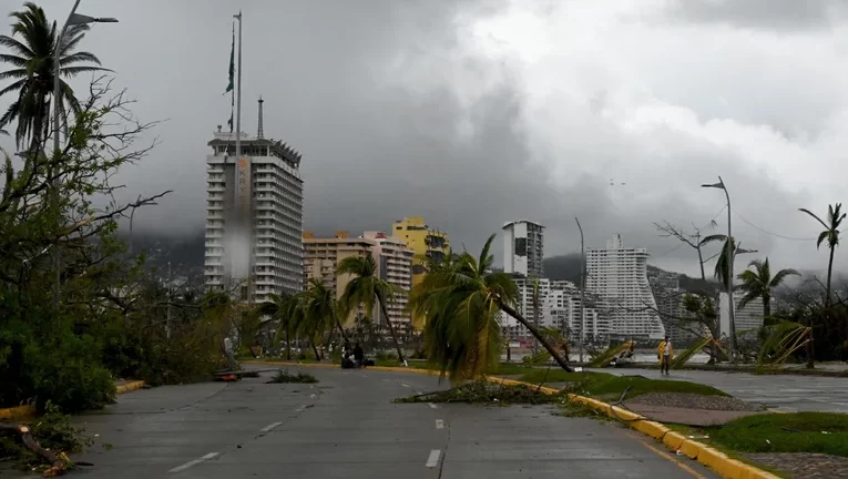 Gobierno y AMLO dan a conocer la cifra de personas que murieron a causa del huracán Otis en Guerrero