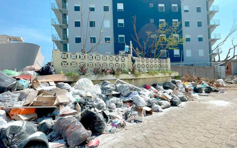 Guerrero se llena de olores fétidos por acumulación de basura tras huracán Otis