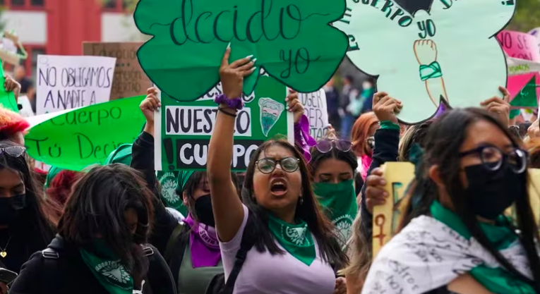 Le niegan un aborto a mujer en Guerrero y en la CDMX